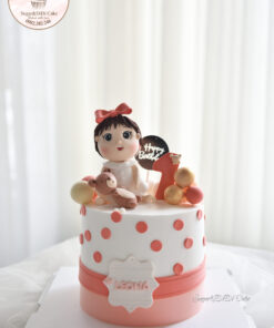 Bánh fondant tạo hình bé gái